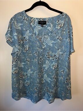 #188 Premise Light Blue Floral V-Neck Short Sleeve Blouse